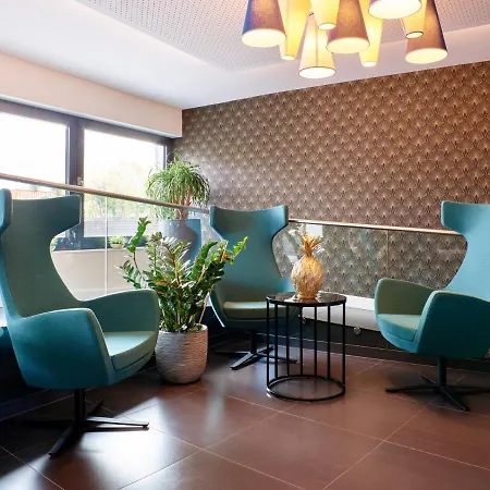 מלון Park By Radisson 3*
